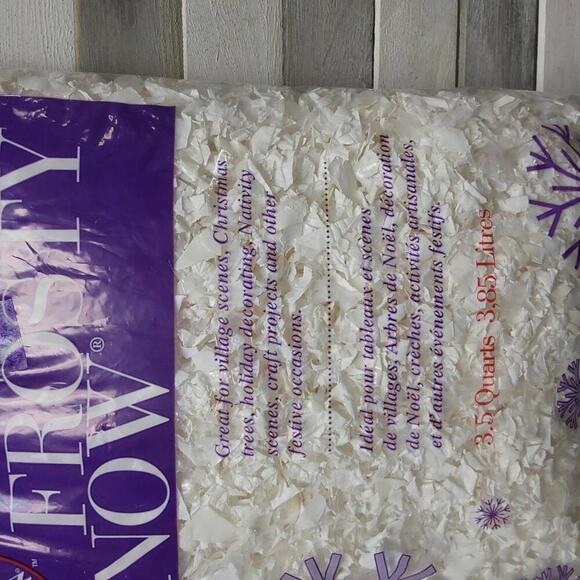 Frosty Snow Decorative Artificial Snow | Original Buffalo Snow | 3.5 Quarts - Picture 2 of 6